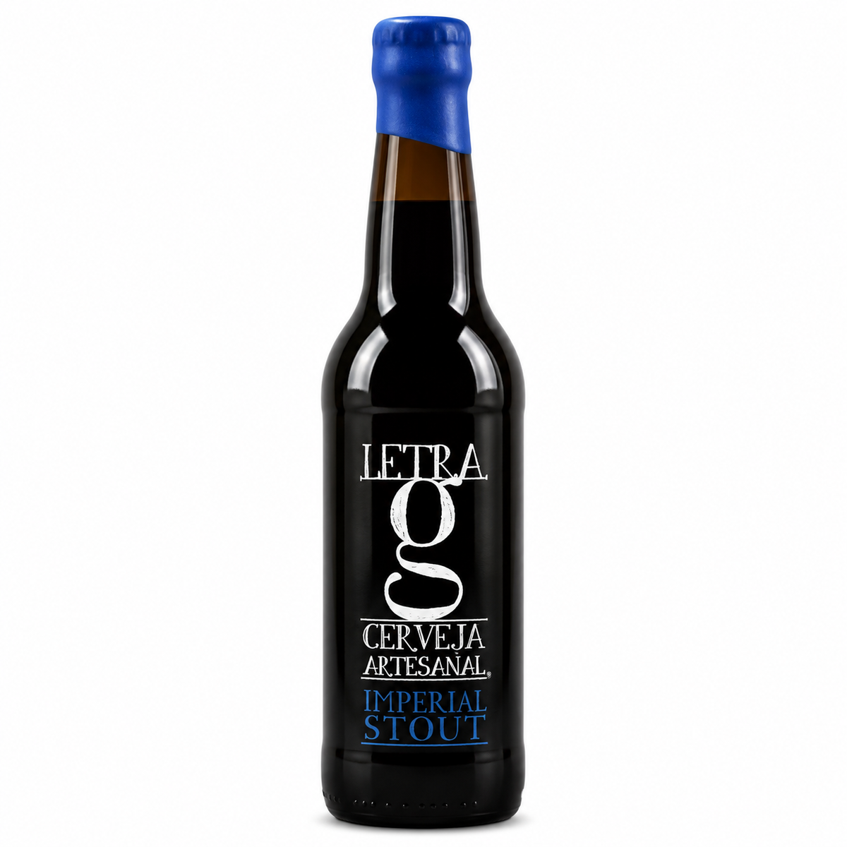 Garrafa de cerveja LETRA G sobre fundo branco.