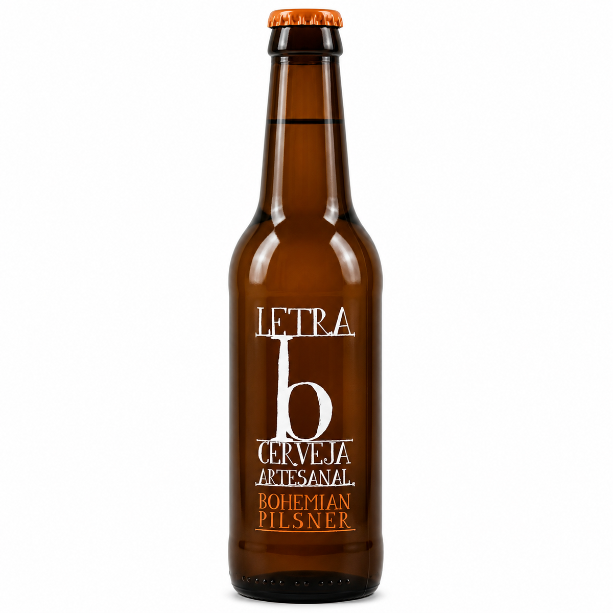 Garrafa de cerveja LETRA B sobre fundo branco.