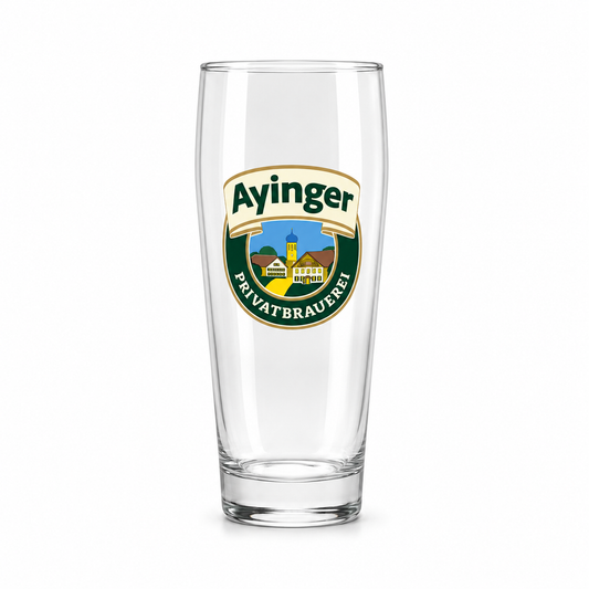 Copo Ayinger de 40 cl vazio sobre fundo branco.