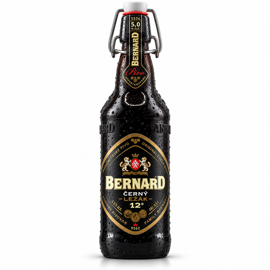 Garrafa de cerveja Bernard Dark Lager 50 cl sobre fundo branco.