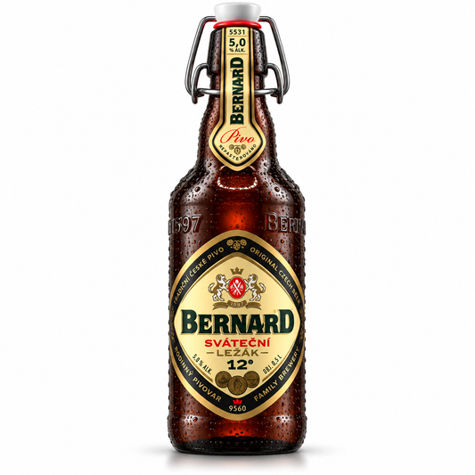 Garrafa de cerveja Bernard Celebration Lager 50 cl sobre fundo branco.