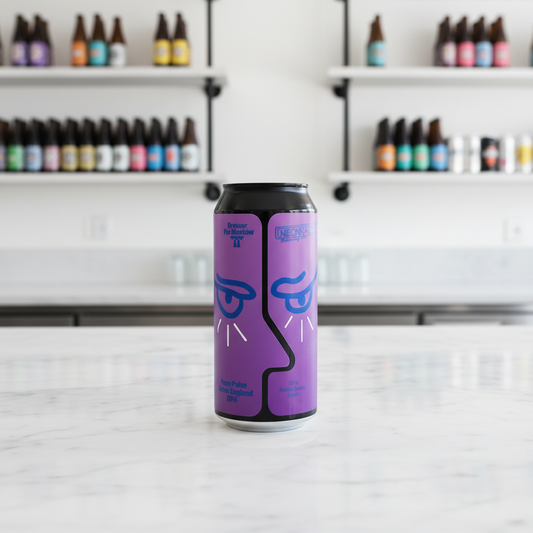 Lata de cerveja com design artístico roxo